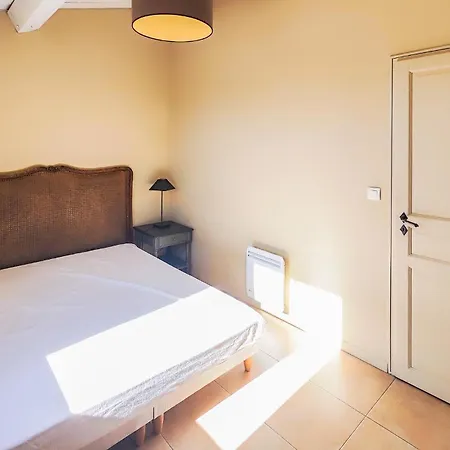 2 Bedroom Lovely In Saint-laurent-de-la-ca