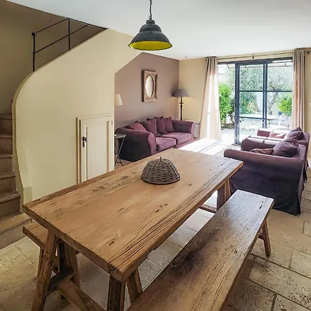 2 Bedroom Lovely In Saint-laurent-de-la-ca *