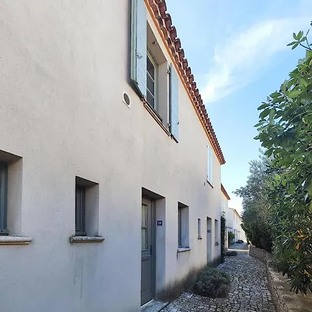 2 Bedroom Lovely In Saint-laurent-de-la-ca