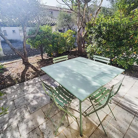 2 Bedroom Lovely In Saint-laurent-de-la-ca *