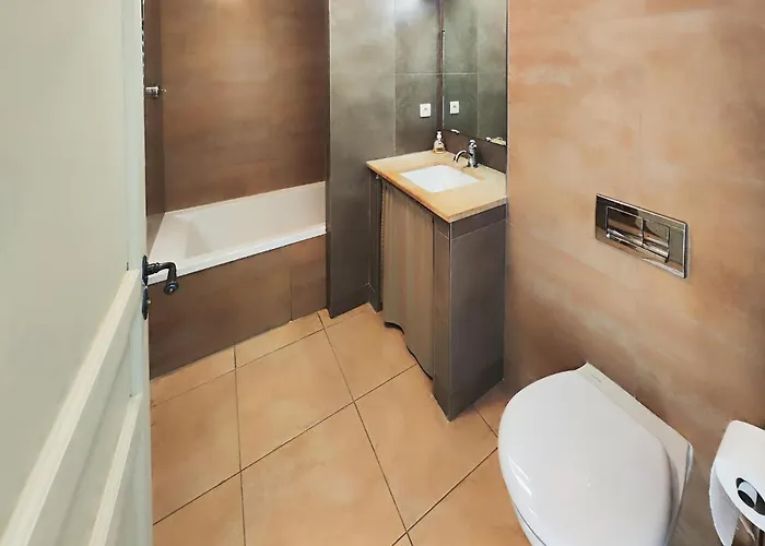 2 Bedroom Gorgeous In Saint-laurent-de-la-ca Feriehus Saint-Laurent-de-la-Cabrerisse