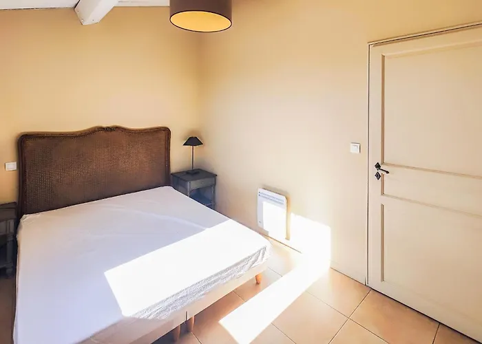 2 Bedroom Gorgeous In Saint-laurent-de-la-ca