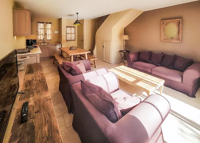 2 Bedroom Gorgeous In Saint-laurent-de-la-ca Feriehus *