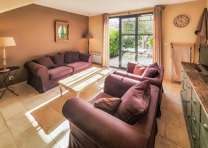 2 Bedroom Gorgeous In Saint-laurent-de-la-ca Feriehus