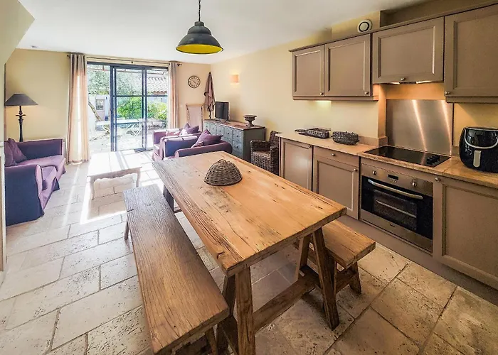 Feriehus 2 Bedroom Gorgeous In Saint-laurent-de-la-ca *