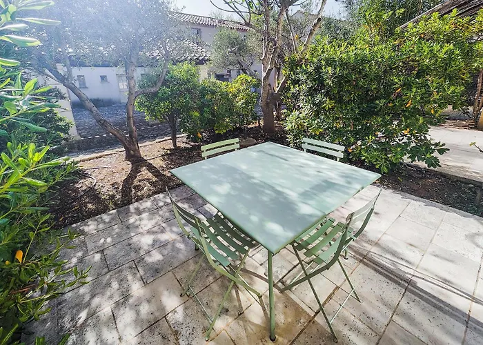 2 Bedroom Gorgeous In Saint-laurent-de-la-ca *